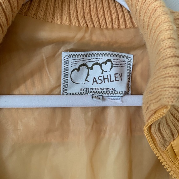 Mustard Colored Vest - Picture 4 of 5